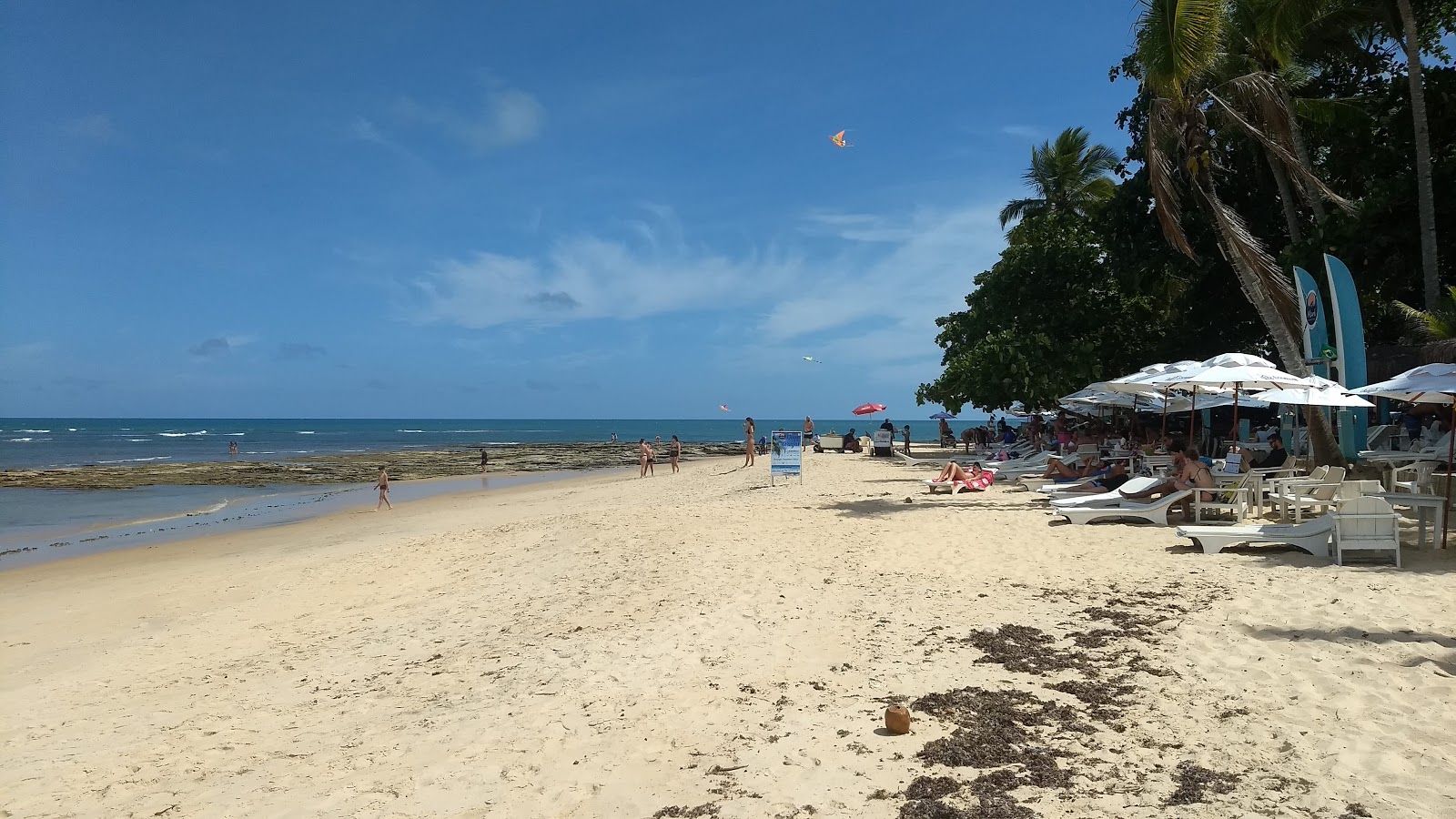 Zdjęcie Plaża Pitinga z powierzchnią jasny, drobny piasek