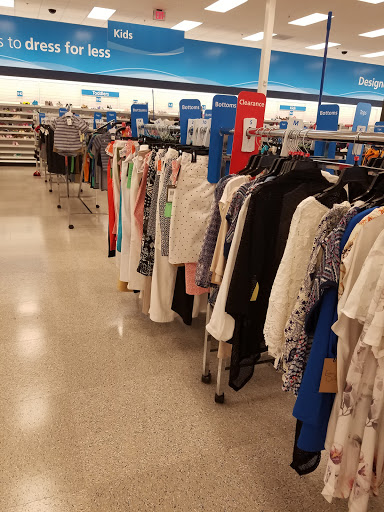 Clothing Store «Ross Dress for Less», reviews and photos, 749 E Dundee Rd, Palatine, IL 60074, USA