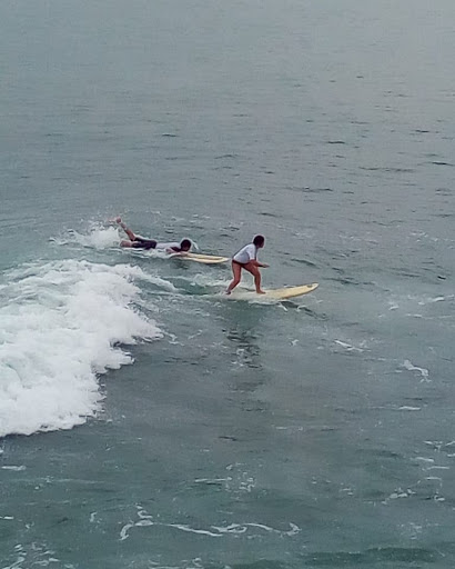 Escuela Surf Paradise Salinas Ecuador