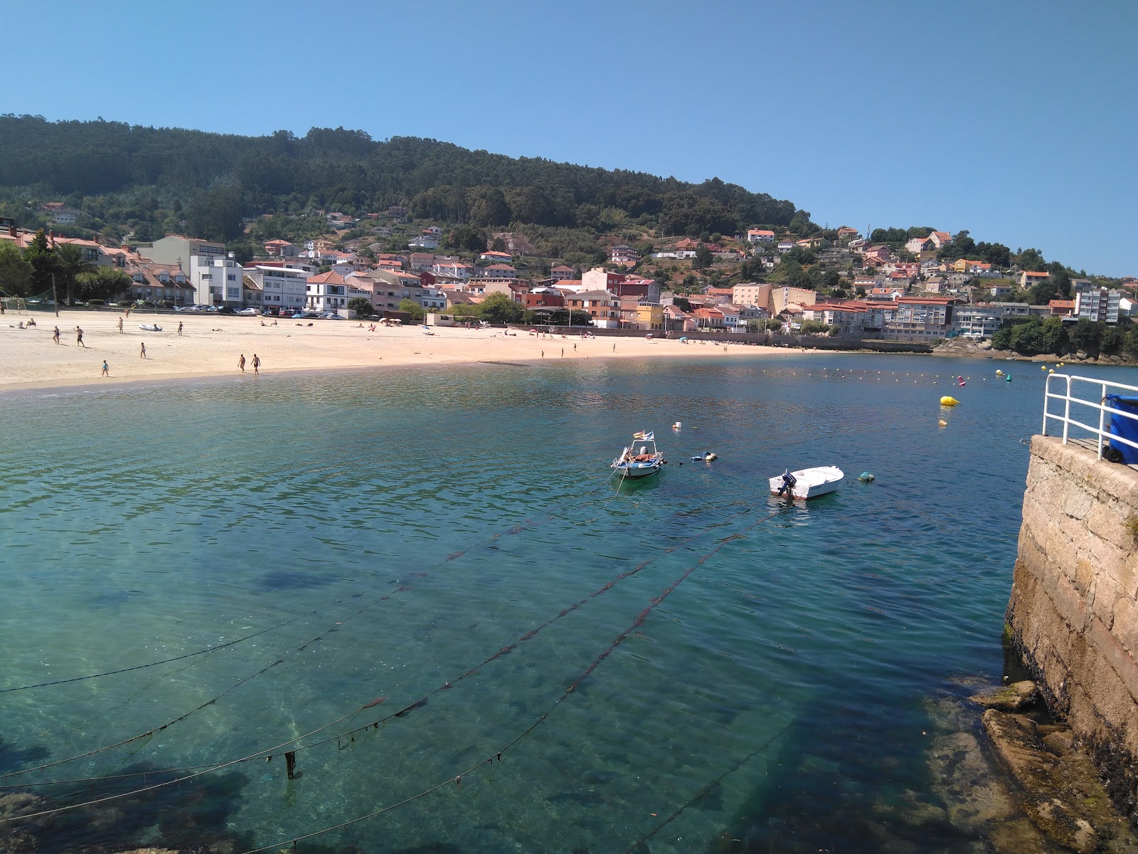 Foto de Praia de Bueu com alto nível de limpeza