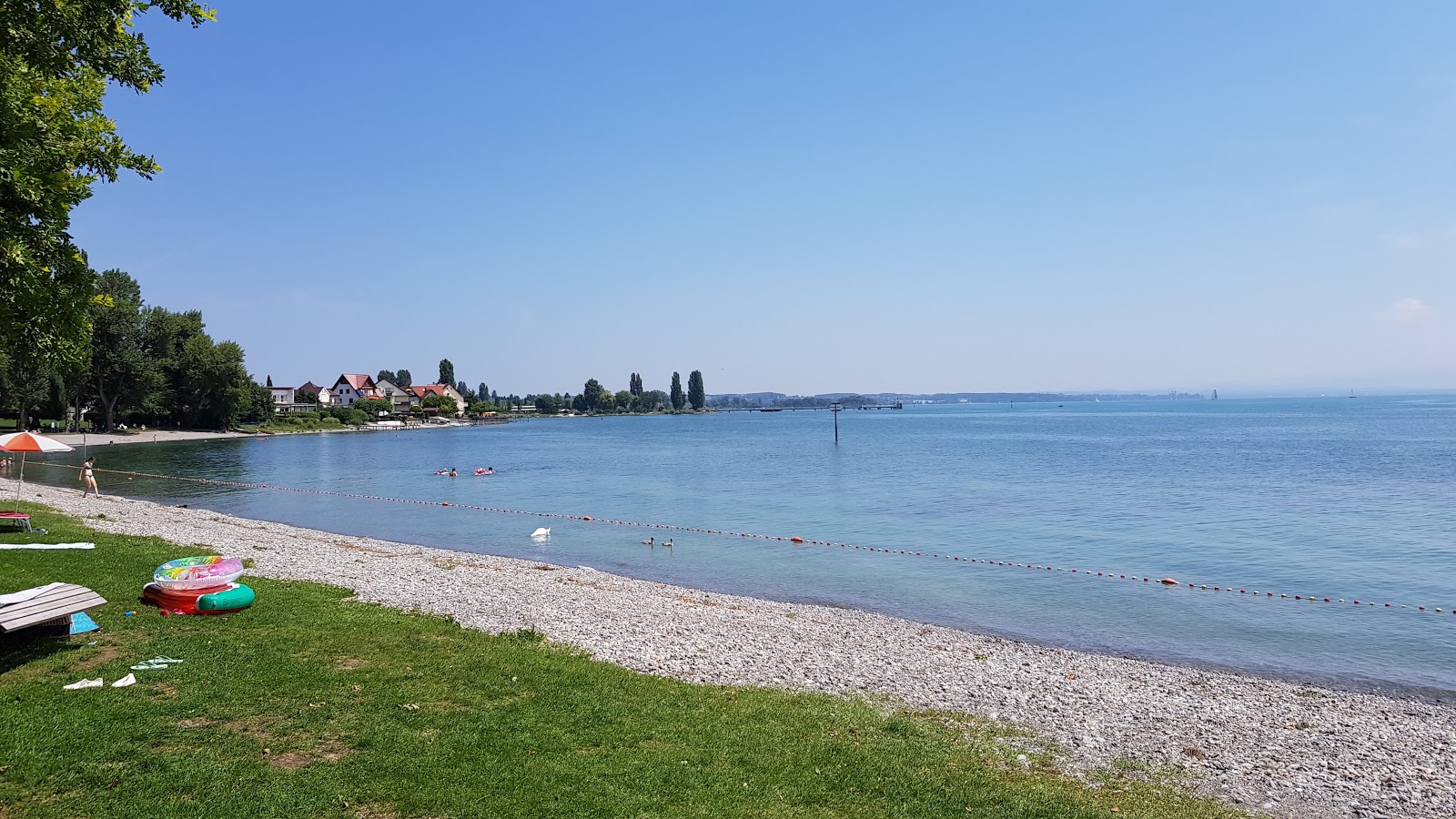 Foto av Strandhallenbad Aquastaad med grå sten yta