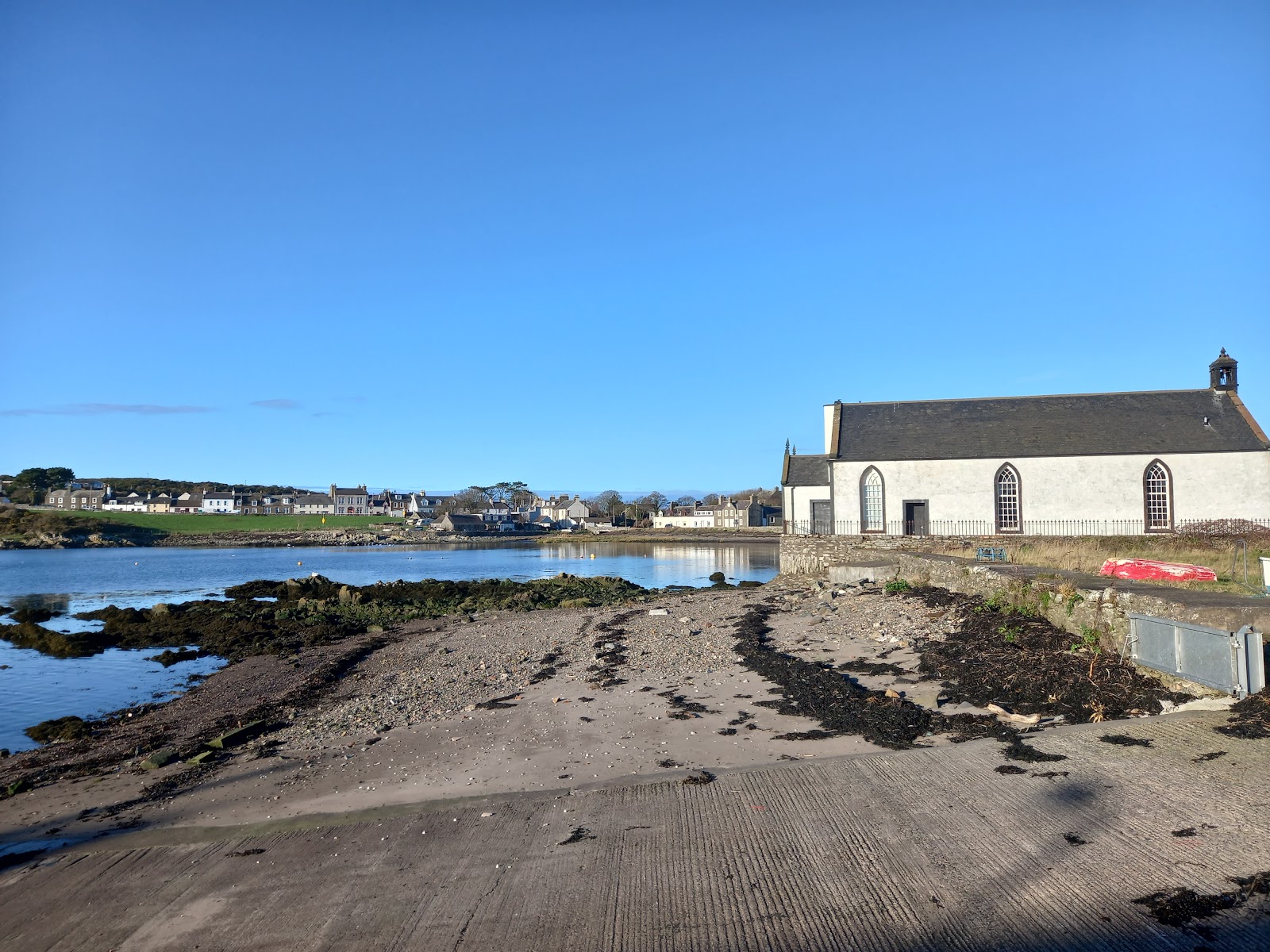 Foto af Isle Of Whithorn Harbour Beach med lille bugt