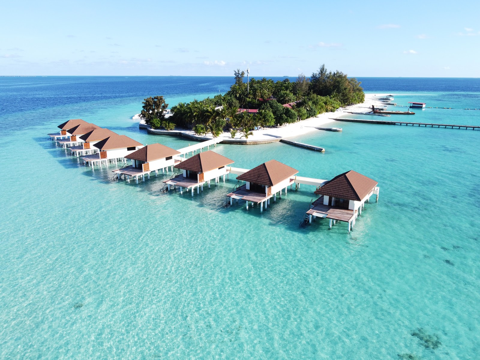 Foto van Maayafushi Island Resort met ruim strand