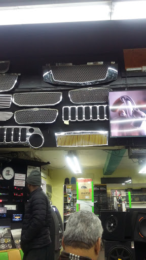 Godfather Electronics, 1400 W North Ave, Milwaukee, WI 53205, USA, 