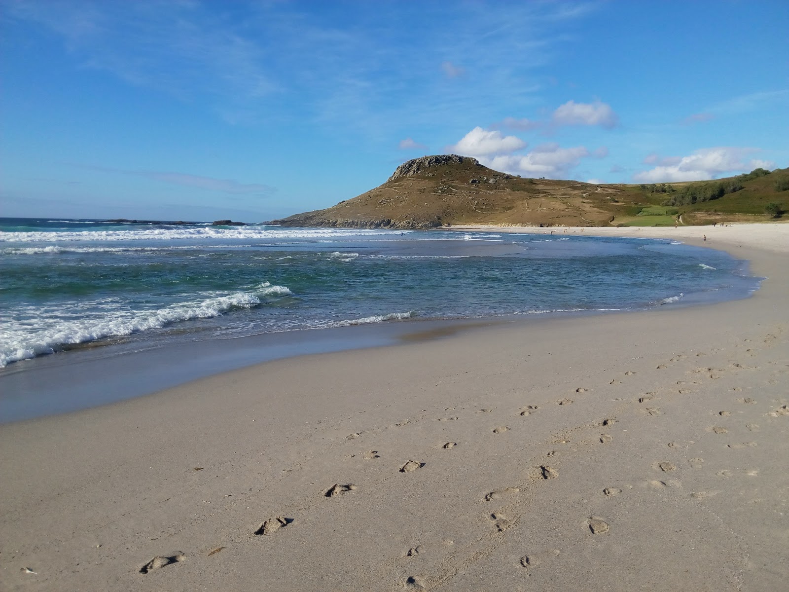 Praia de Soesto的照片 带有细腻的白色沙表面