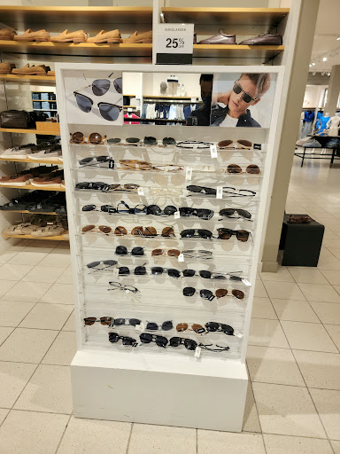 Clothing Store «Express», reviews and photos, 1400 Willowbrook Mall, Wayne, NJ 07470, USA