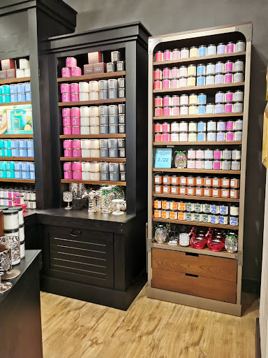 Beauty Supply Store «Bath & Body Works», reviews and photos, 293 Main St, Exton, PA 19341, USA