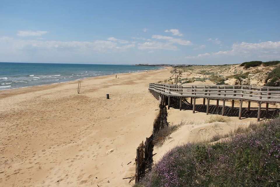 Randello beach的照片 带有明亮的沙子表面