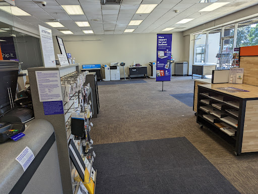 Print Shop «FedEx Office Print & Ship Center», reviews and photos, 76 W Dundee Rd, Buffalo Grove, IL 60089, USA
