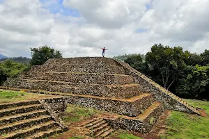 Zona Arqueológica Tingambato image