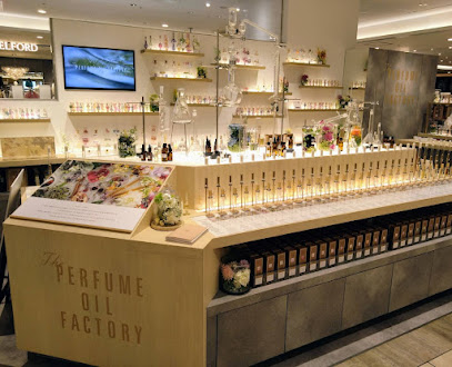 The PERFUME OIL FACTORY [パフュームオイルファクトリー] 横浜店