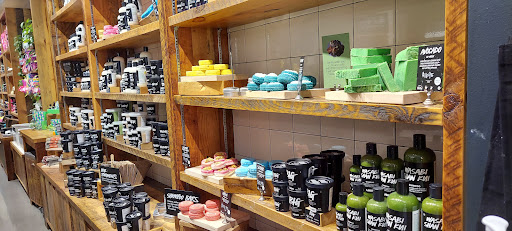 Cosmetics Store «Lush Cosmetics», reviews and photos, 1151 Galleria Blvd, Roseville, CA 95678, USA
