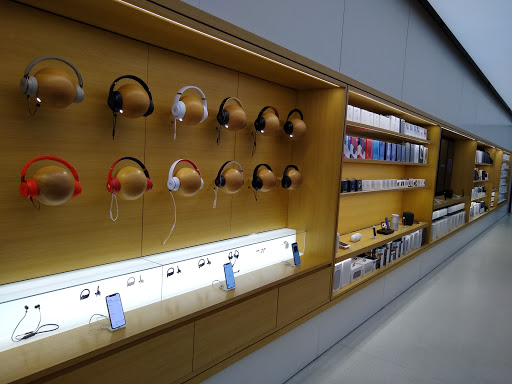 Computer Store «Apple Woodland», reviews and photos, 3195 28th St SE, Grand Rapids, MI 49512, USA