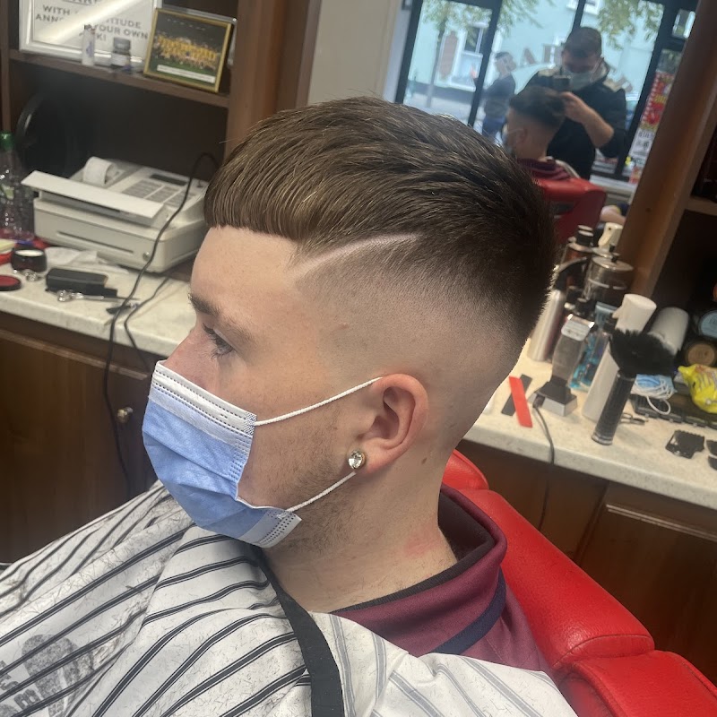 Sideline Cuts Barber Shop ?