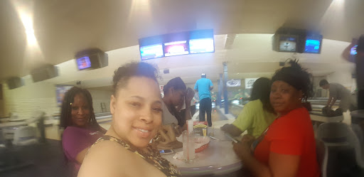 Bowling Alley «Madison Park Family Bowling Center», reviews and photos, 25023 John R Rd, Madison Heights, MI 48071, USA