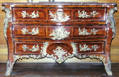 Service de restauration de meubles anciens