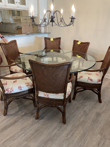 Thrift Store «Tambourine Resale Shop», reviews and photos, 1619 10th Ave, Vero Beach, FL 32960, USA