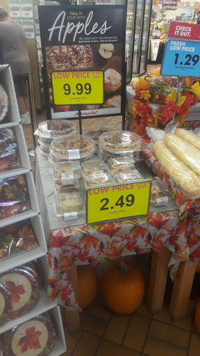 Grocery Store «Schnucks», reviews and photos, 1160 Shackelford Rd, Florissant, MO 63031, USA