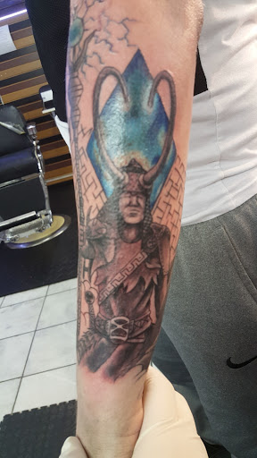Tattoo Shop «Tattoo Club», reviews and photos, 1021 S Erie Blvd, Hamilton, OH 45011, USA