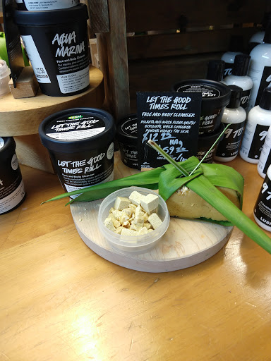 Cosmetics Store «Lush», reviews and photos, 10 Rosedale Shopping Center, Roseville, MN 55113, USA