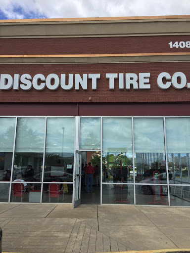 Tire Shop «Discount Tire Store - Greenville, SC», reviews and photos, 1408 Woodruff Rd, Greenville, SC 29607, USA
