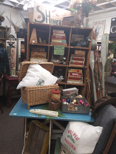 Antique Store «M & M Antiques & Collectibles», reviews and photos, 123 N Lewis St, Monroe, WA 98272, USA