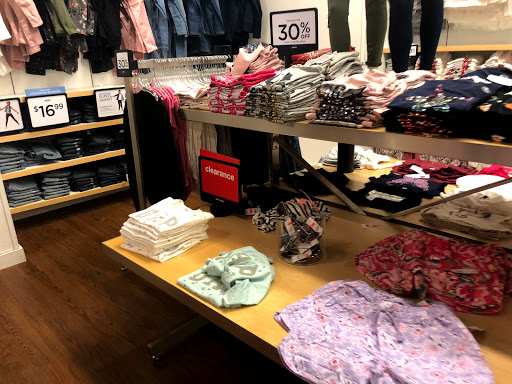 Clothing Store «Gap», reviews and photos, 18511 Outlet Blvd, Chesterfield, MO 63005, USA
