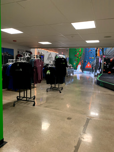 Rock Climbing Gym «Apex Climbing Gym», reviews and photos, 7200 W 106th St, Overland Park, KS 66212, USA