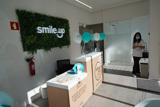 Smile.up Clinicas Dentarias Queluz - Dentista