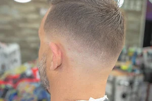 Arsenio's Barbershop image