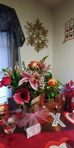 Gift Shop «Avenue Flower Shop», reviews and photos, 10632 S Cicero Ave, Oak Lawn, IL 60453, USA