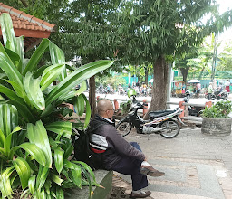 Taman Sepanjang Sungai di Jl. Ngagel photo