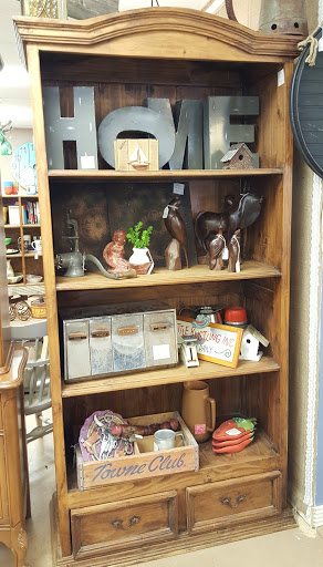 Furniture Store «3 Vintage Chicks», reviews and photos, 13012 N Cave Creek Rd, Phoenix, AZ 85022, USA