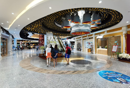 Shopping centres open on Sundays in Phuket