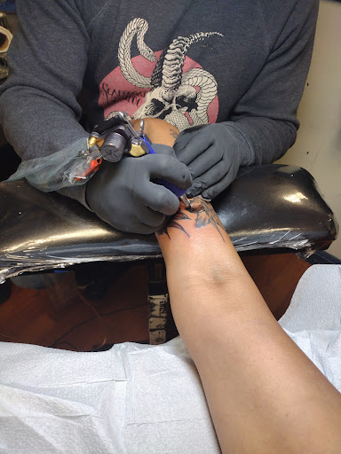 Tattoo Shop «Gold Coast Tattoo Studio», reviews and photos, 639 Lighthouse Ave, Monterey, CA 93940, USA