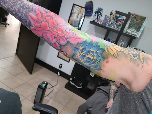 Explore mother daughter flower tattoo ideas, creative tattoo ideas in Omaha, available at LeVeL UP Tattoo