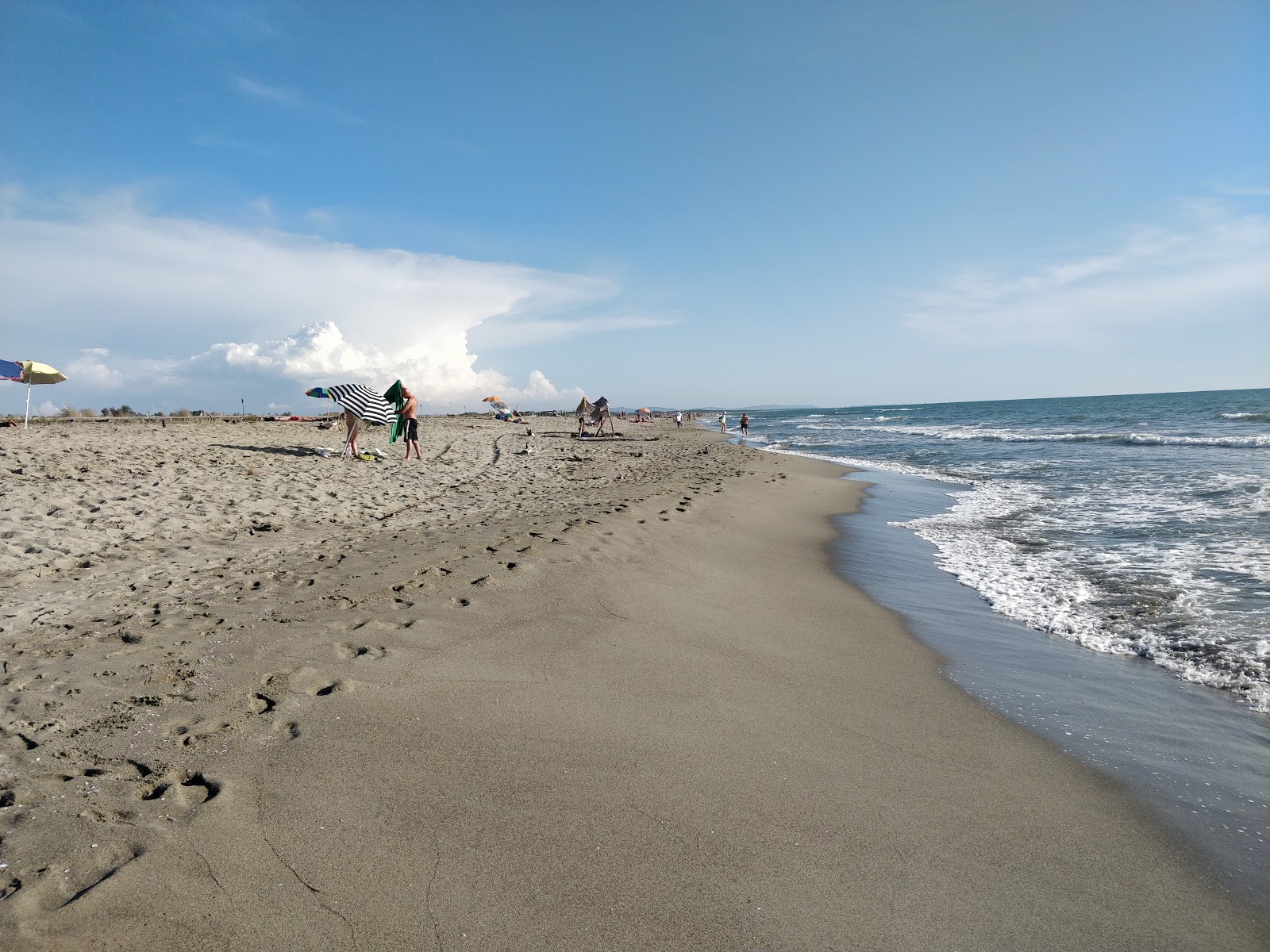 Fotografie cu Spiaggia della Lecciona cu nivelul de curățenie înalt