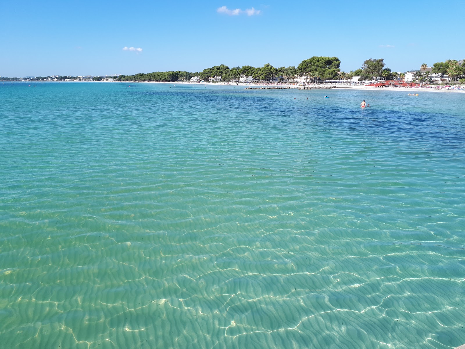 Foto van Alcudia Strand met lange baai