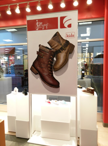 Shoe Store «Famous Footwear Outlet», reviews and photos, 3965 Eagan Outlets Pkwy, Eagan, MN 55122, USA