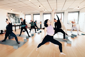 De YogaSchool Spijkenisse is verhuisd naar Stelle 36 Hoogvliet image