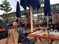 Atmosphère du Restaurant de fruits de mer L'Eau à la Bouche .Poissonnerie du marché et restaurant à Salon-de-Provence - n°10