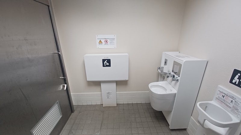 西大久保公園 多目的トイレ