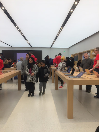 Computer Store «Apple Woodland», reviews and photos, 3195 28th St SE, Grand Rapids, MI 49512, USA