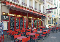 Atmosphère du Hôtel restaurant Le Grand Café de Paris et l’hôtel central Amélie les Bains à Amélie-les-Bains-Palalda - n°1