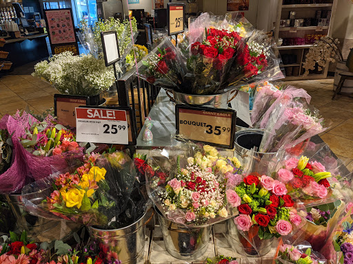 Supermarket «Giant Eagle Supermarket», reviews and photos, 5990 University Blvd #4, Coraopolis, PA 15108, USA