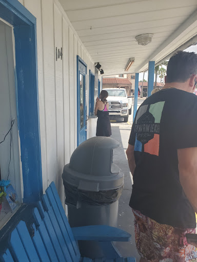 Ice Cream Shop «Frozen Gold Ice Cream Shoppe», reviews and photos, 104 Eddie Rd, New Smyrna Beach, FL 32168, USA