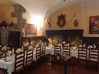 Atmosphère du Restaurant AUBERGE DU CHÂTEAU CAVEAU DU GAYCOEUR à Châteaugay - n°11