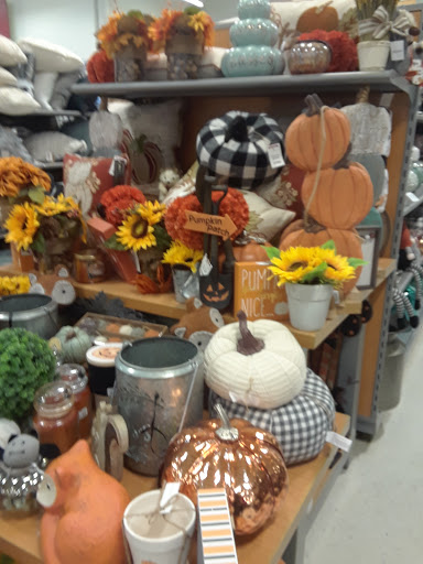 Department Store «T.J. Maxx», reviews and photos, 160 Everett Ave, Chelsea, MA 02150, USA