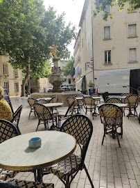 Atmosphère du Restaurant Le Petit Café à Carpentras - n°2