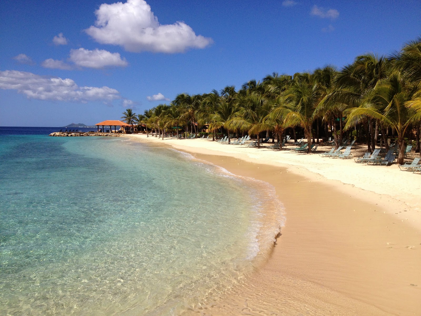 Foto von Harbour Village Beach Club mit beiger sand Oberfläche